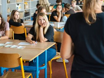 Žáci u lavic během projektového dne