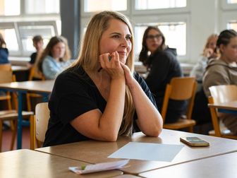 Žákyně ve třídě během projektového dne